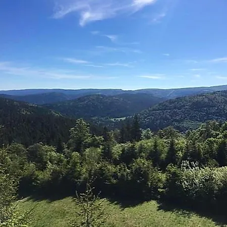 With One Bedroom In With Wonderful Mountain View And Enclosed Garden Διαμέρισμα