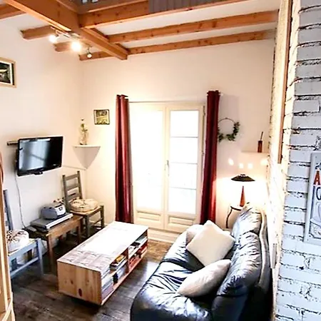 With One Bedroom In With Wonderful Mountain View And Enclosed Garden Διαμέρισμα *